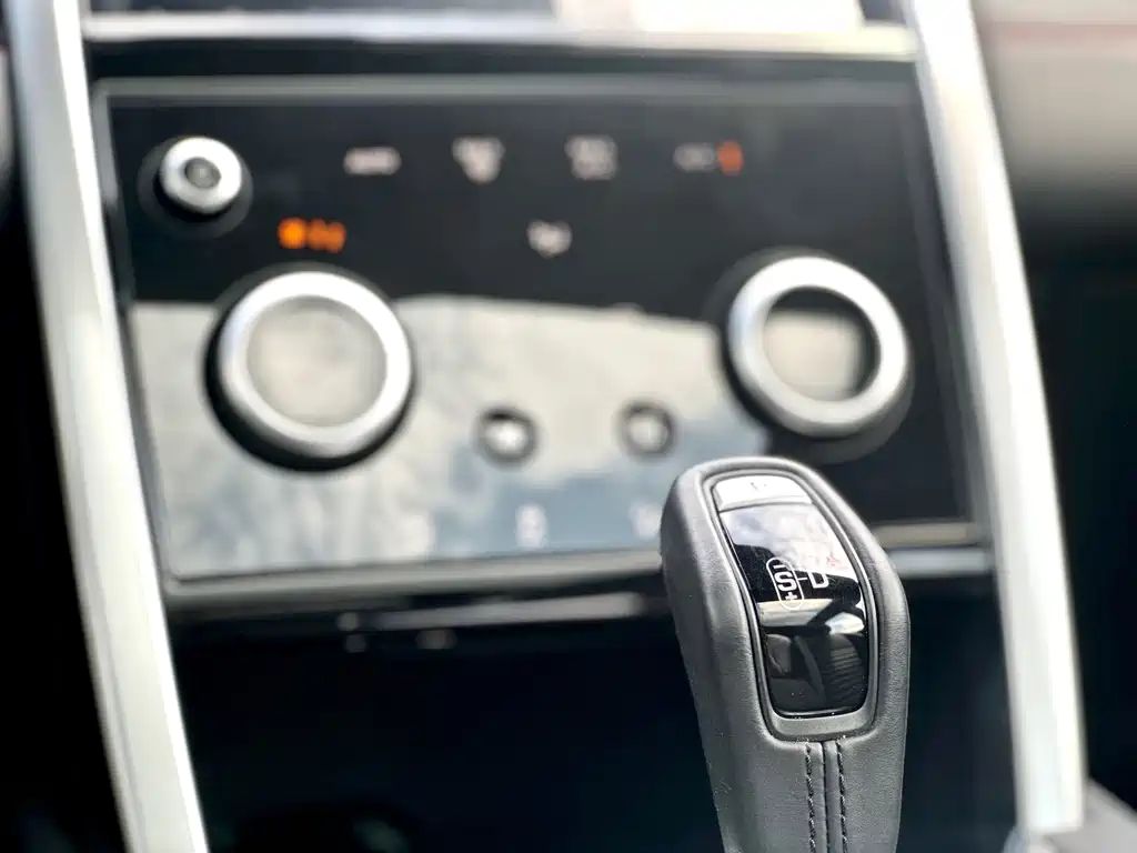 Land Rover Discovery Sport Hybrid 2021 — фото 13