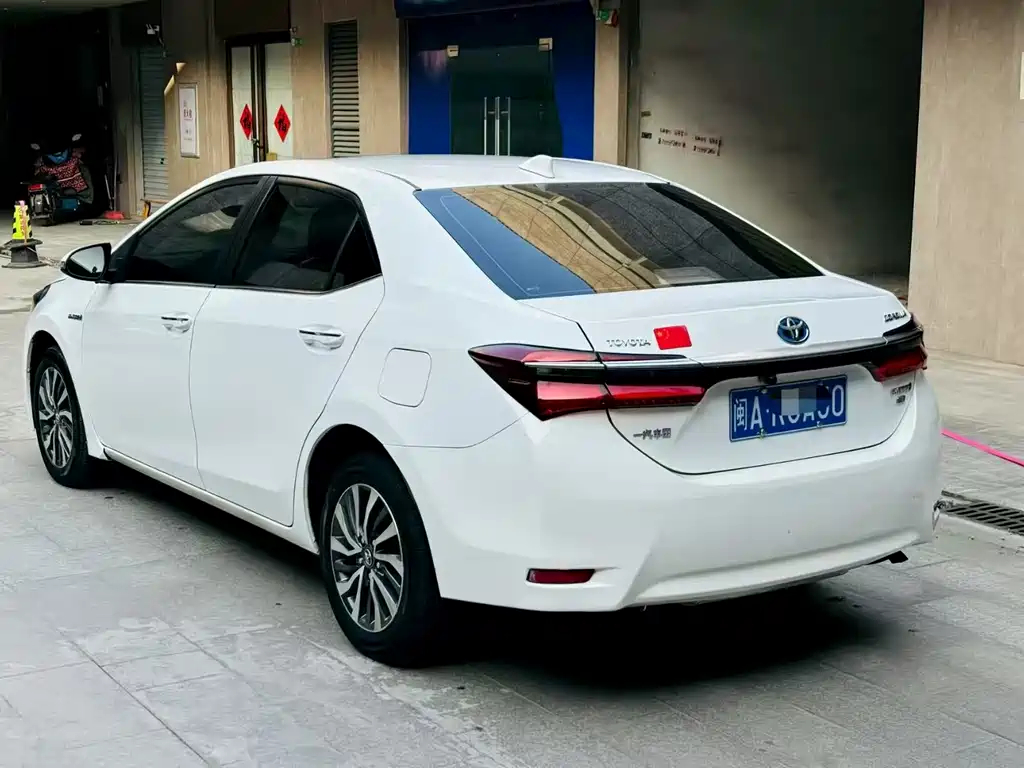 Toyota Corolla 2018 — фото 4