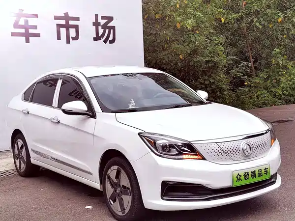 Dongfeng E70 2022