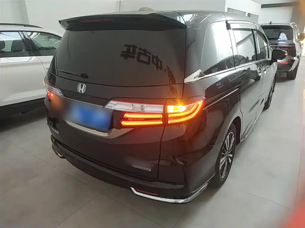 Honda Odyssey 2021 — фото 7