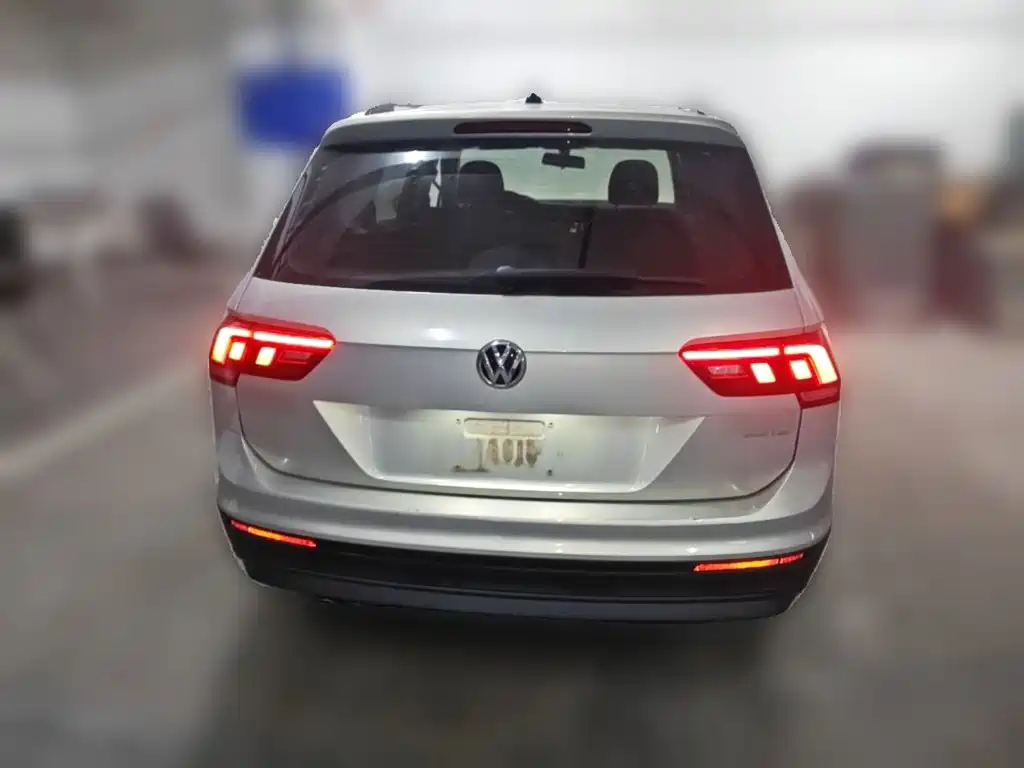 Volkswagen Tiguan L 2018 — фото 10