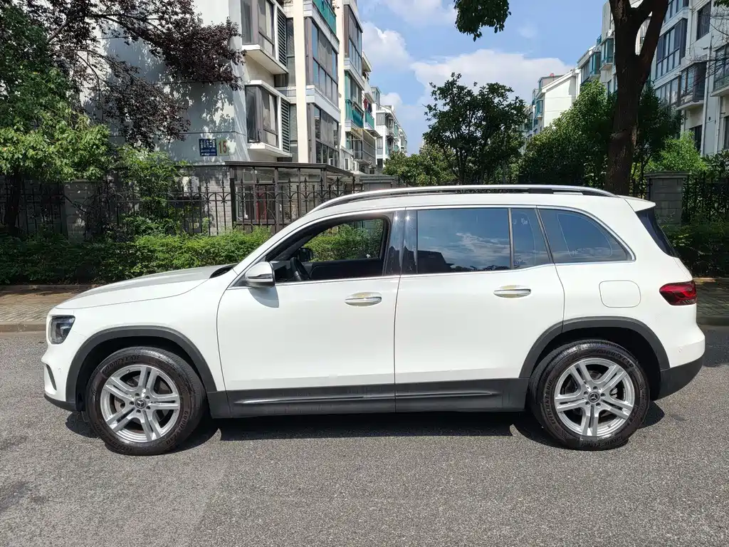 Mercedes-Benz GLB 2023