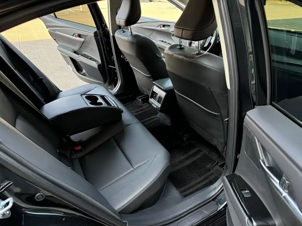 Toyota Camry 2025 — фото 11