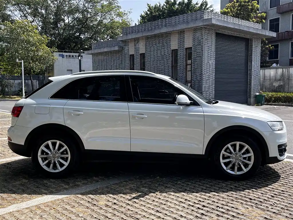 Audi Q3 2016 — фото 8