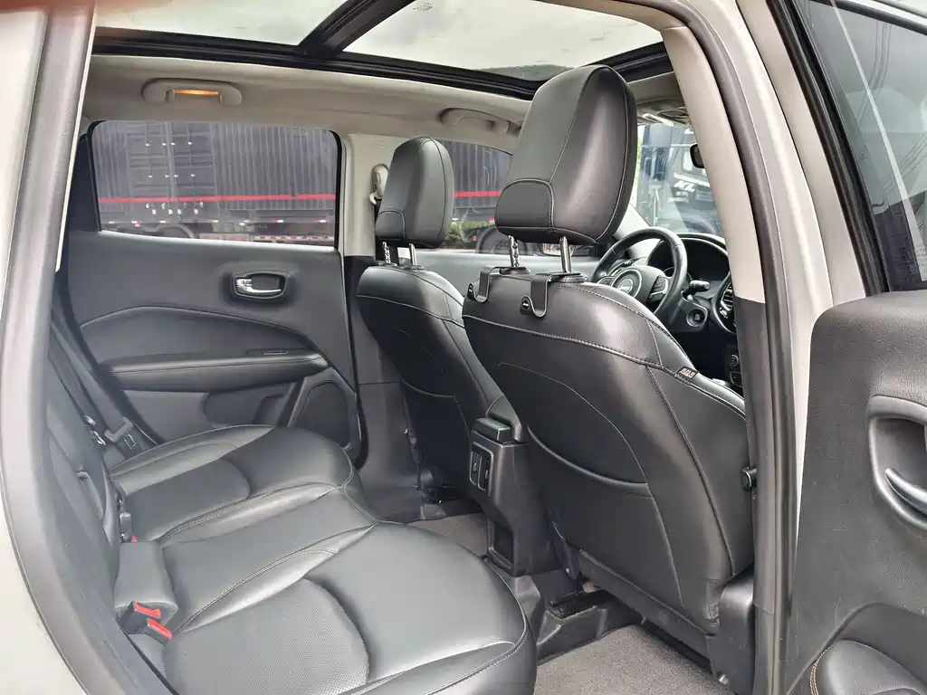 Jeep Compass 2019 — фото 10