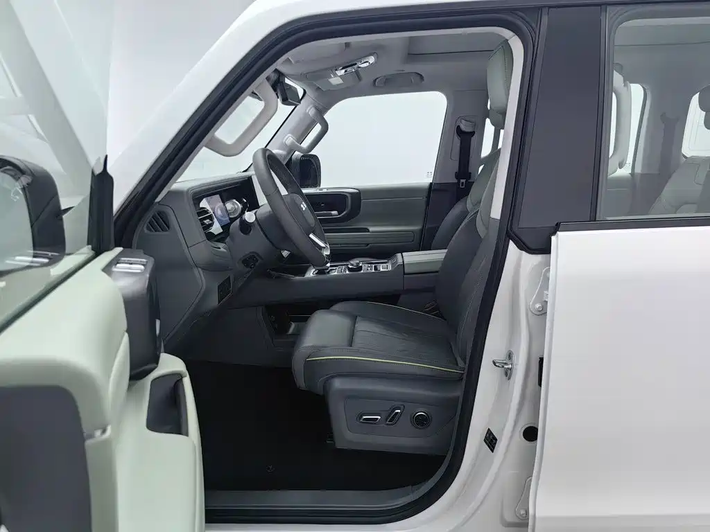 BAIC BJ40 Extended Range 2025 — фото 10