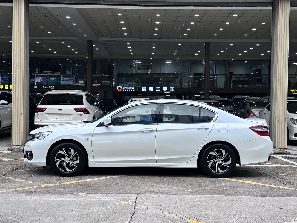 Honda Accord 2017 — фото 12