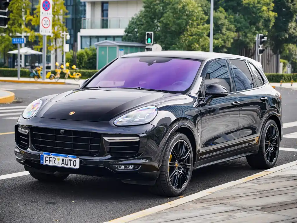 Porsche Cayenne 2017 — фото 51