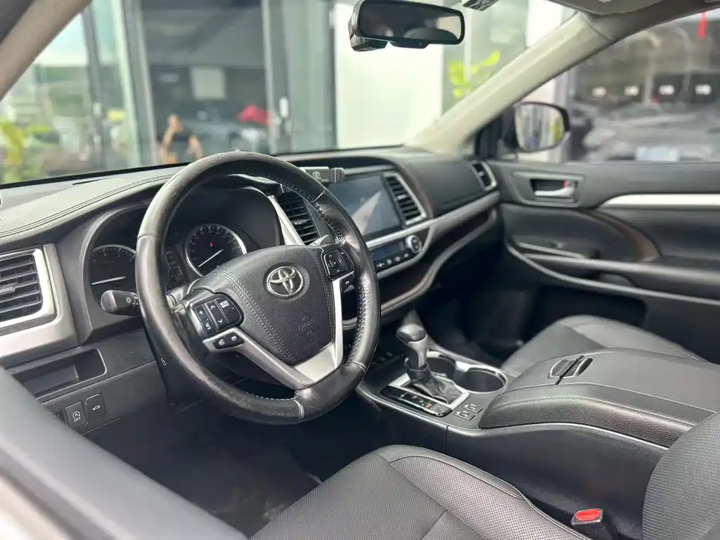 Toyota Highlander 2018 — фото 9