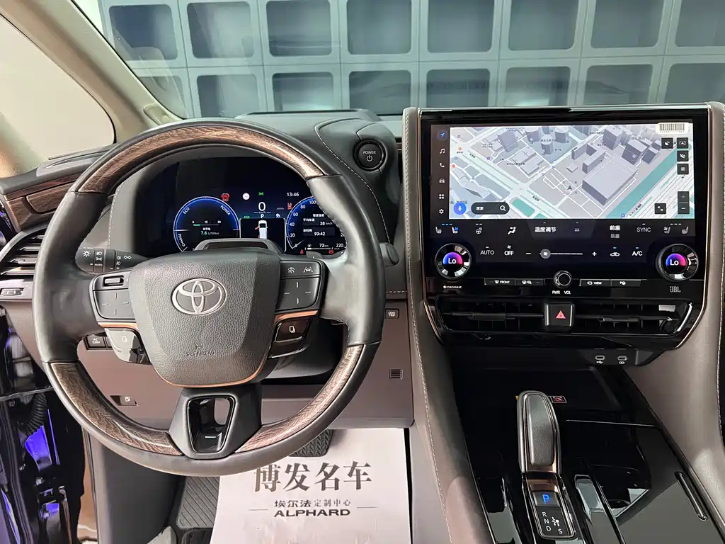 Toyota Alphard 2024 — фото 26