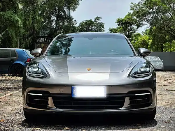 Porsche Panamera 2021