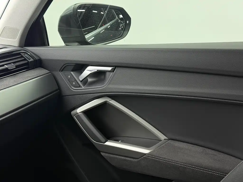 Audi Q3 2023 — фото 10