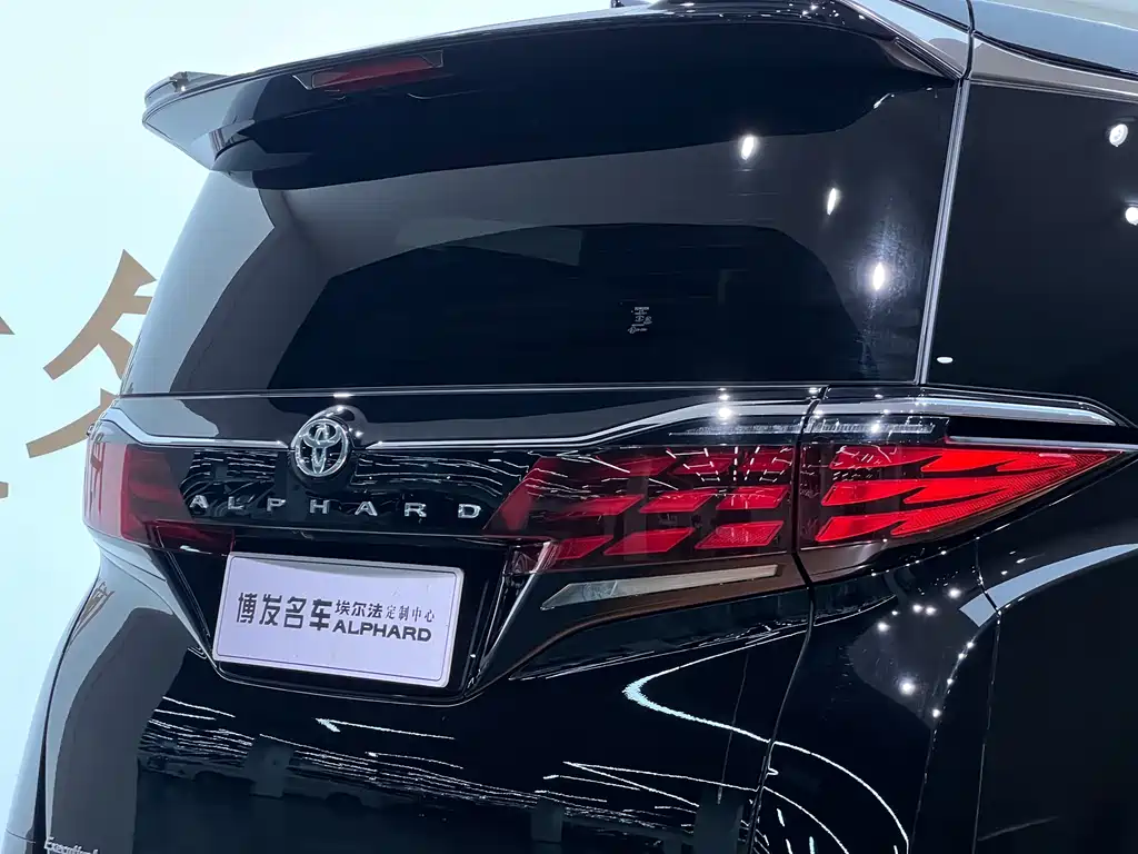 Toyota Alphard 2024 — фото 8