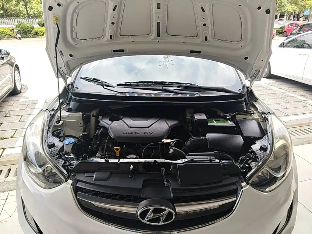 Hyundai Elantra 2016 — фото 20