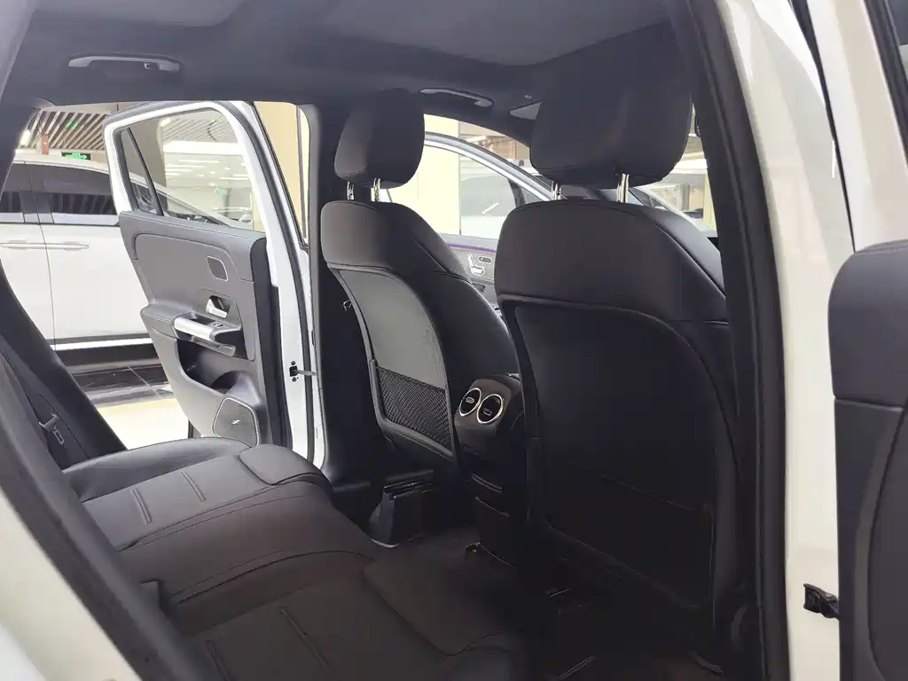 Mercedes-Benz GLA 2024 — фото 15