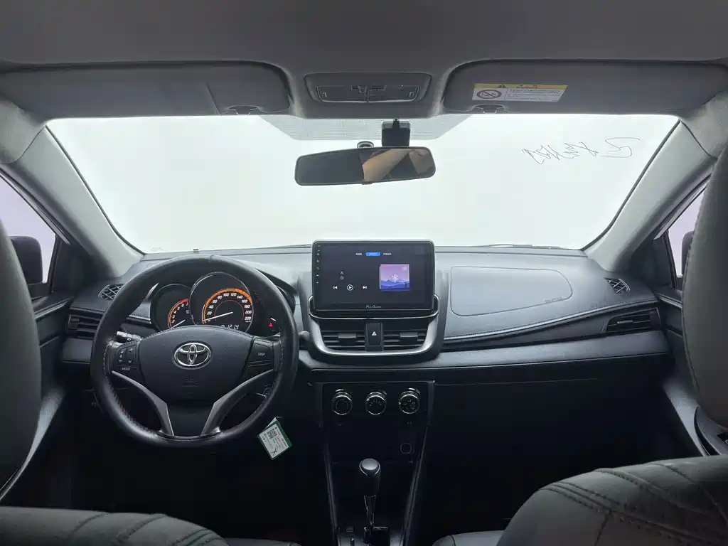 Toyota Yaris L 2023 — фото 16