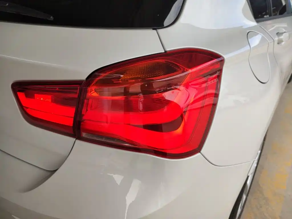 BMW 1 Series 2019 — фото 8