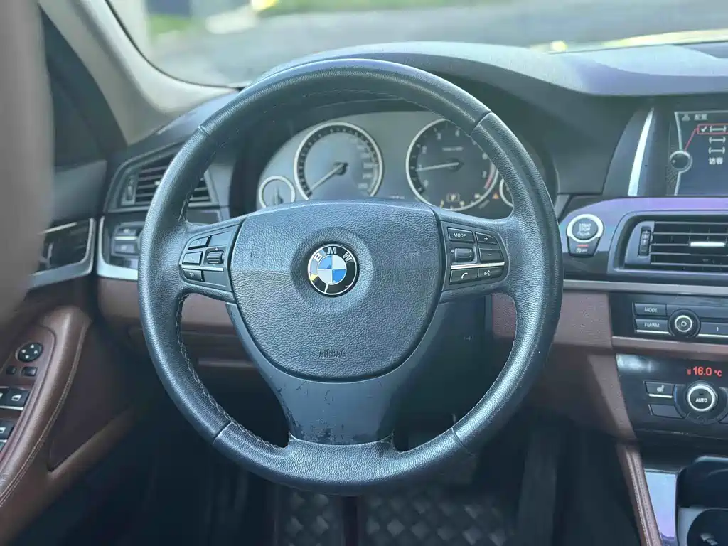 BMW 5 Series 2014 — фото 9