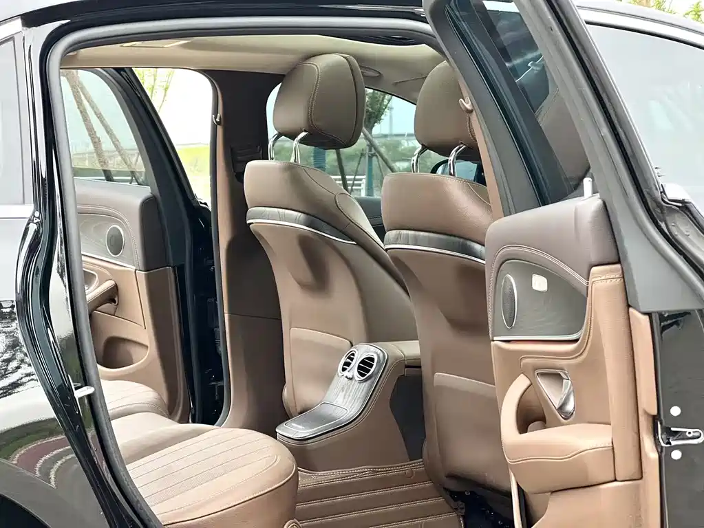 Mercedes-Benz E-Class 2023 — фото 10