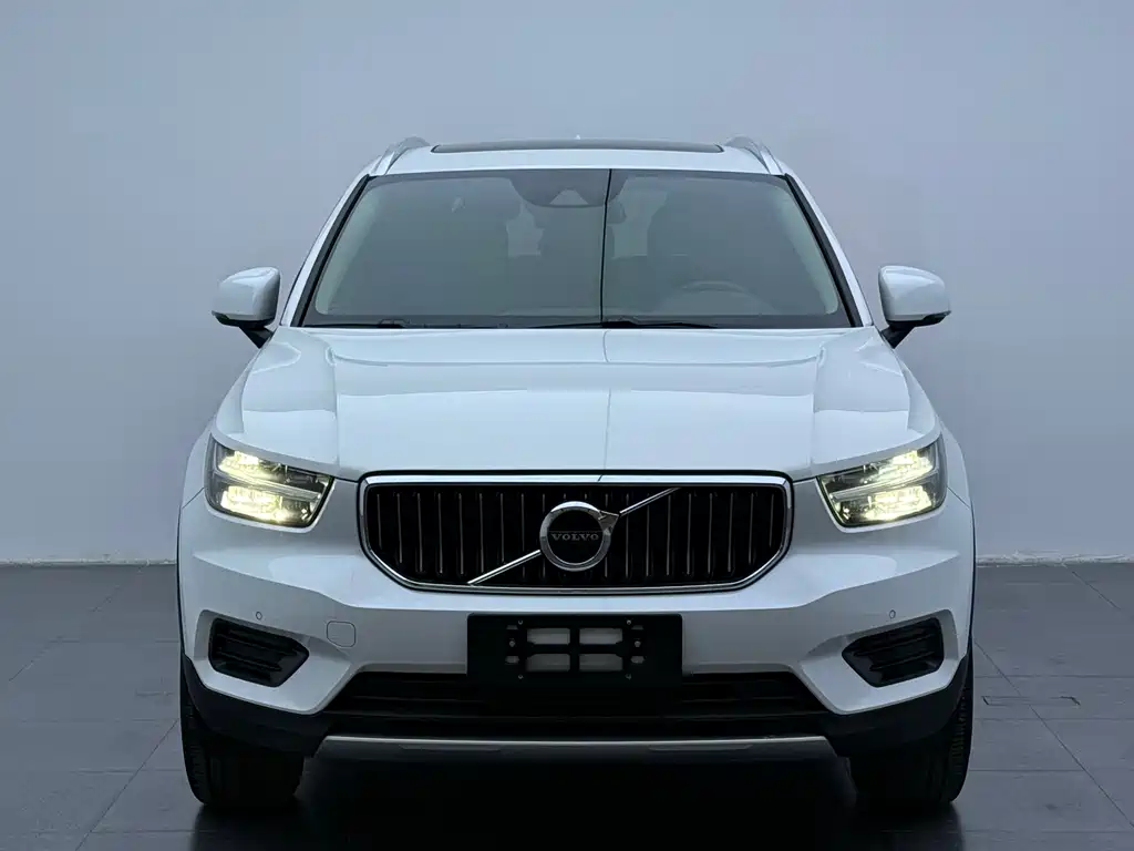 Volvo XC40 2021 — фото 2