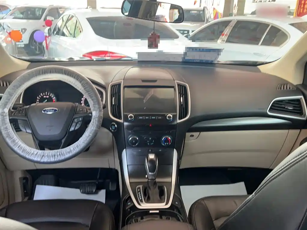 Ford Edge 2017 — фото 11