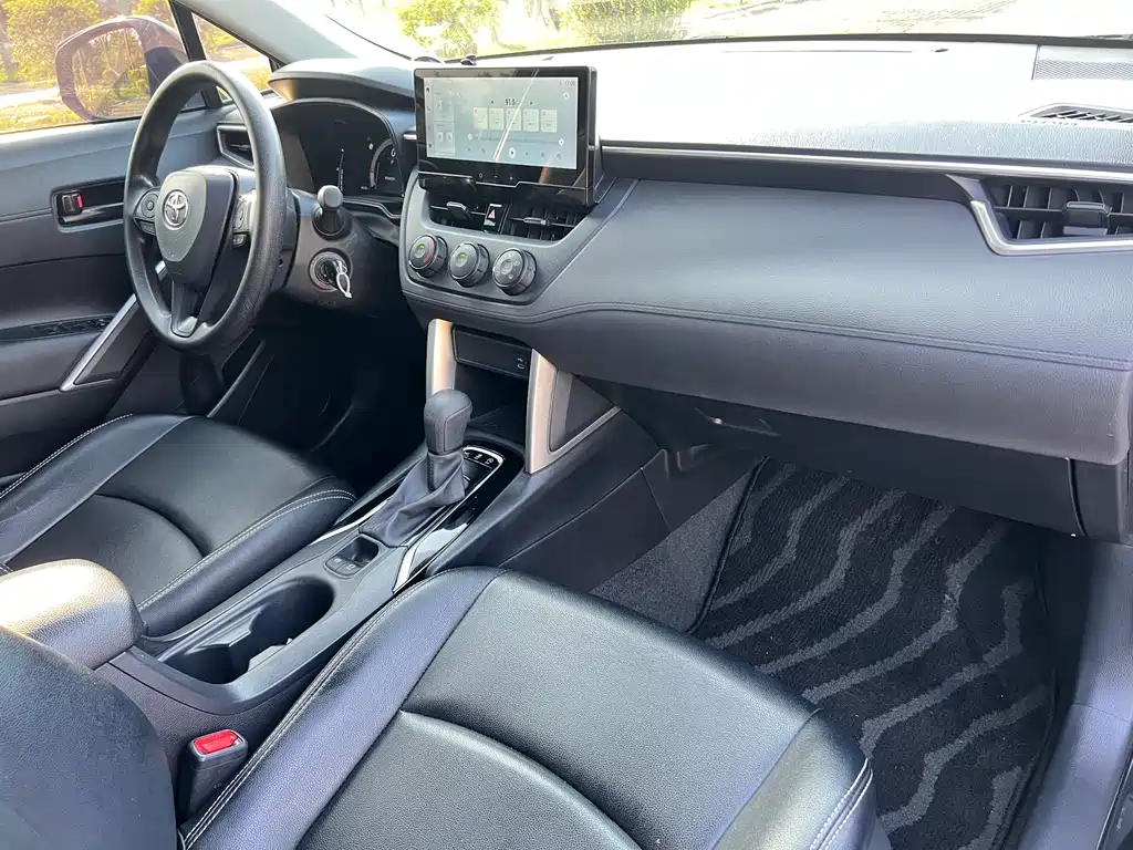 Toyota Corolla Cross 2023 — фото 15
