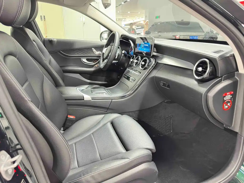 Mercedes-Benz C-Class 2019 — фото 19