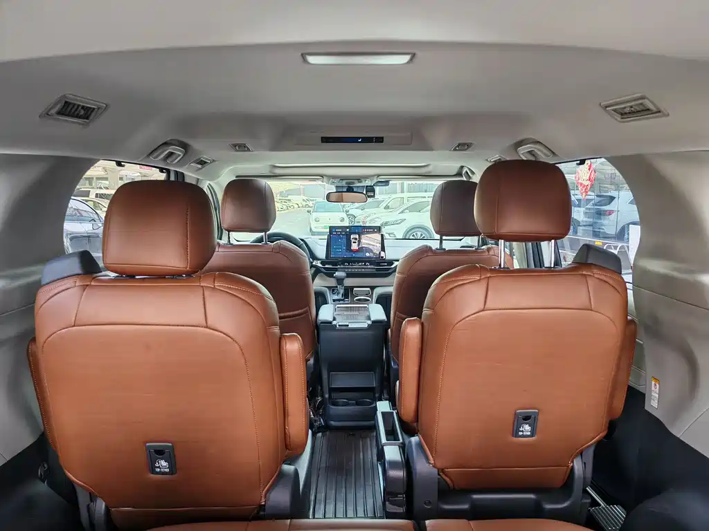 Toyota Sienna 2023 — фото 20
