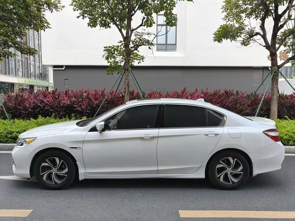 Honda Accord 2016 — фото 22