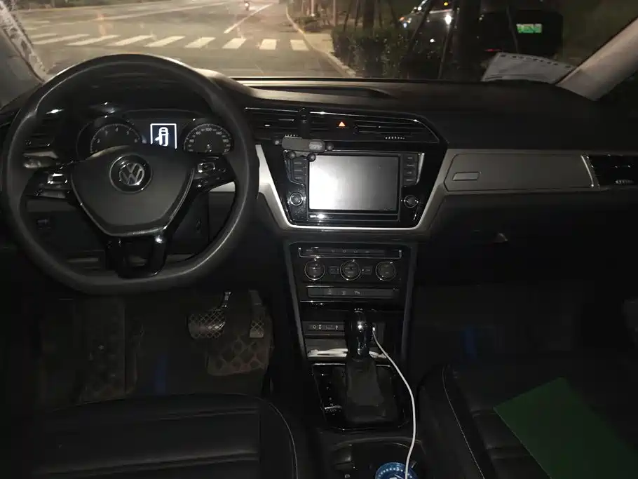 Volkswagen Touran 2018 — фото 12