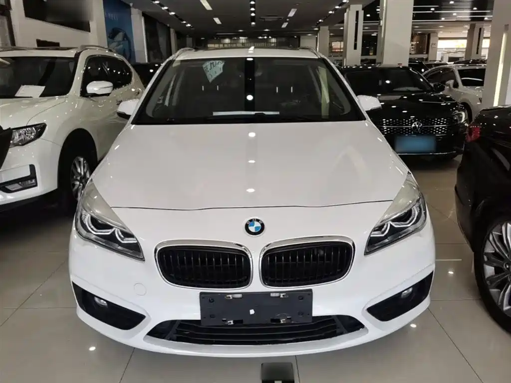 BMW 2 Series Active Tourer 2017 — фото 3