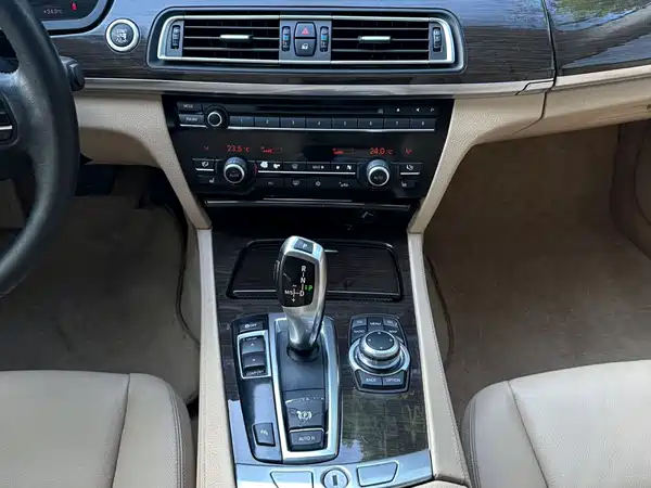 BMW 7 Series 2011