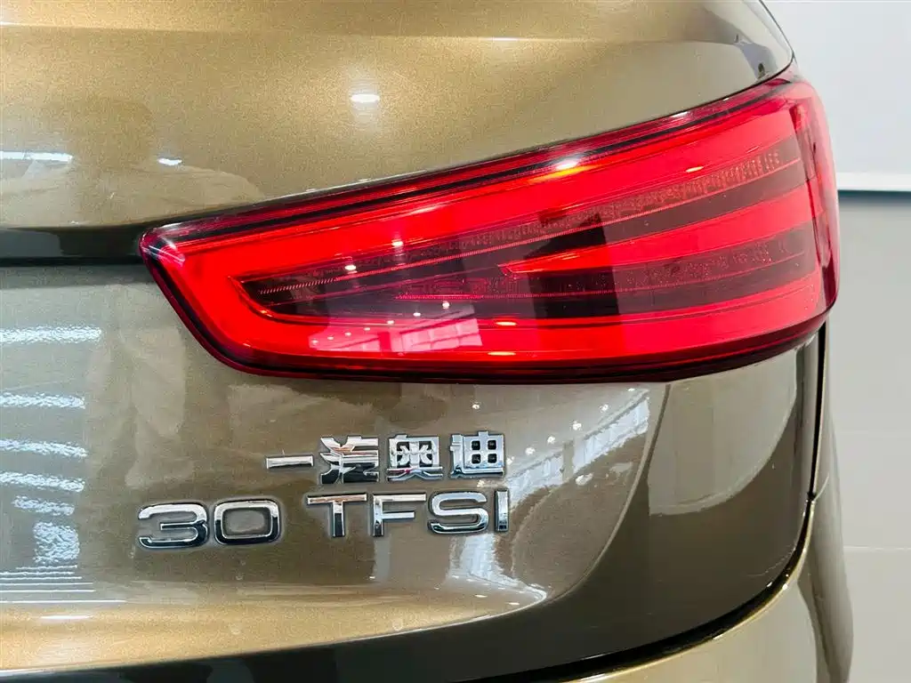 Audi Q3 2015 — фото 16