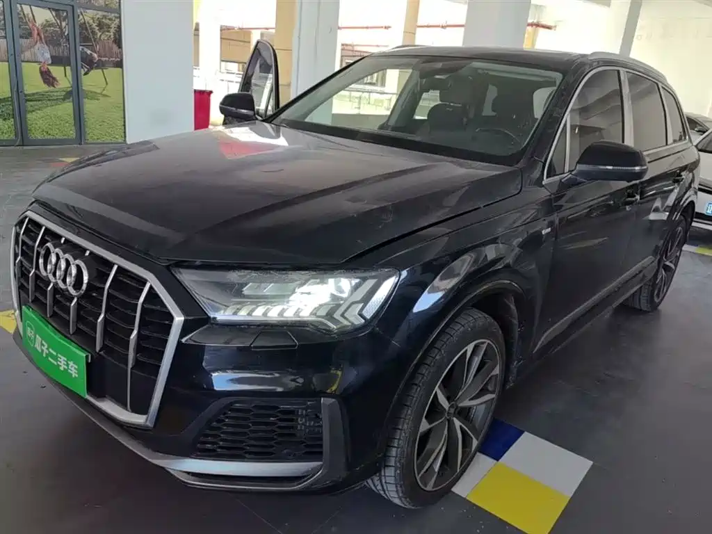 Audi Q7 2021 — фото 1