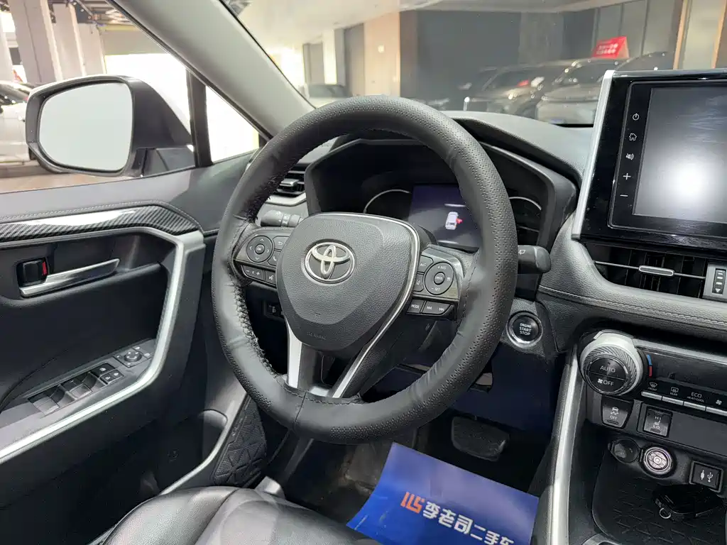Toyota RAV4 2020 — фото 12