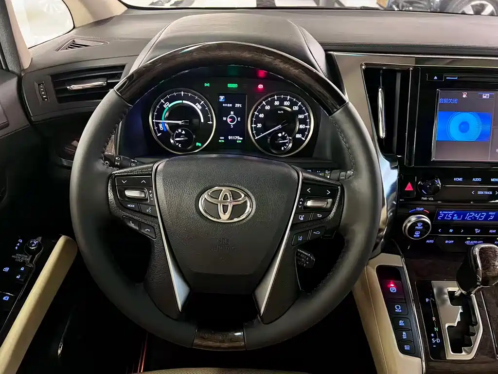 Toyota Alphard 2020 — фото 10
