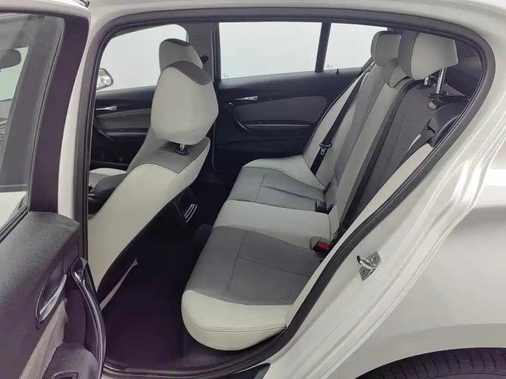 BMW 1 Series 2012 — фото 15