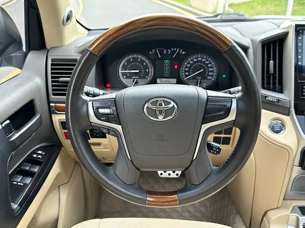 Toyota Land Cruiser 2018 — фото 18