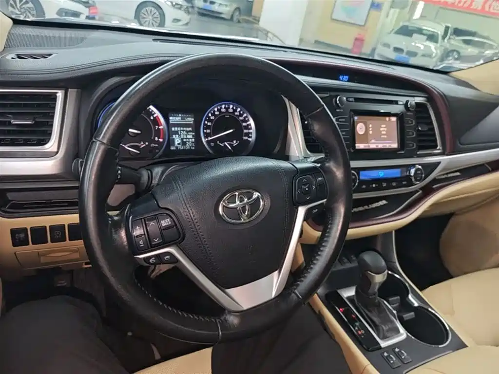 Toyota Highlander 2017 — фото 9
