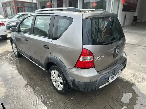 Nissan Livina 2010