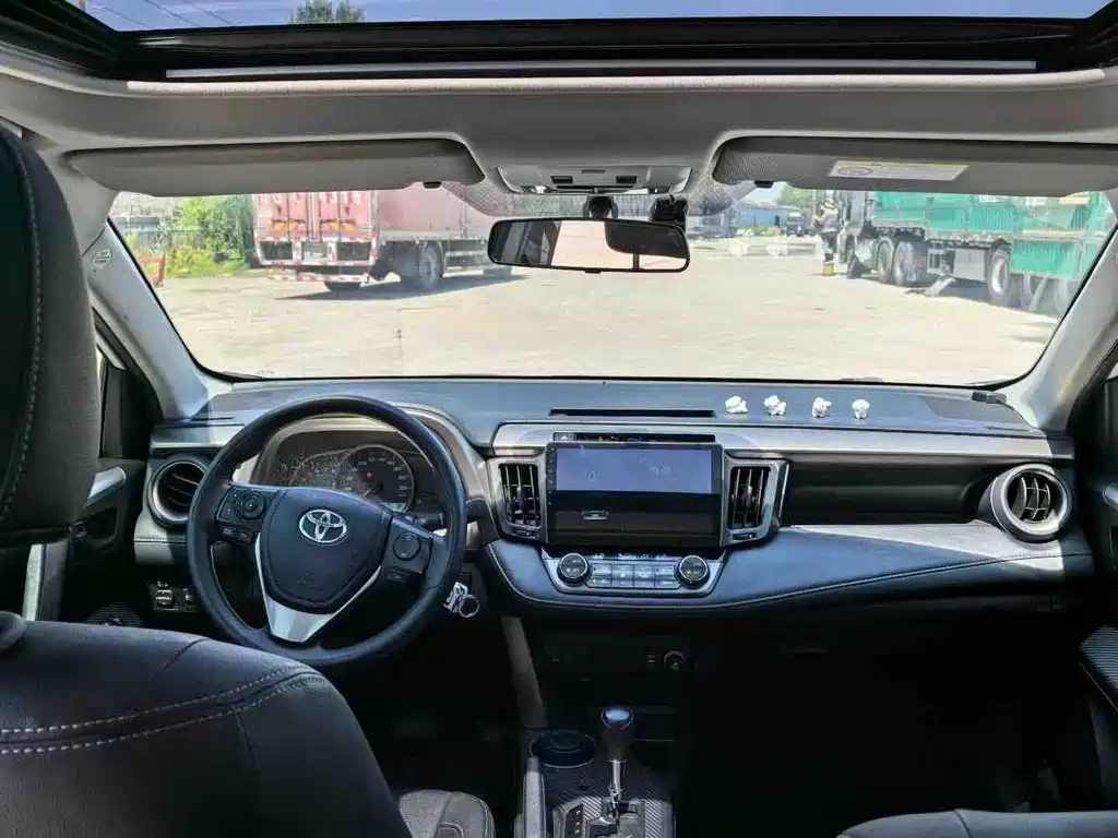 Toyota RAV4 2015 — фото 5