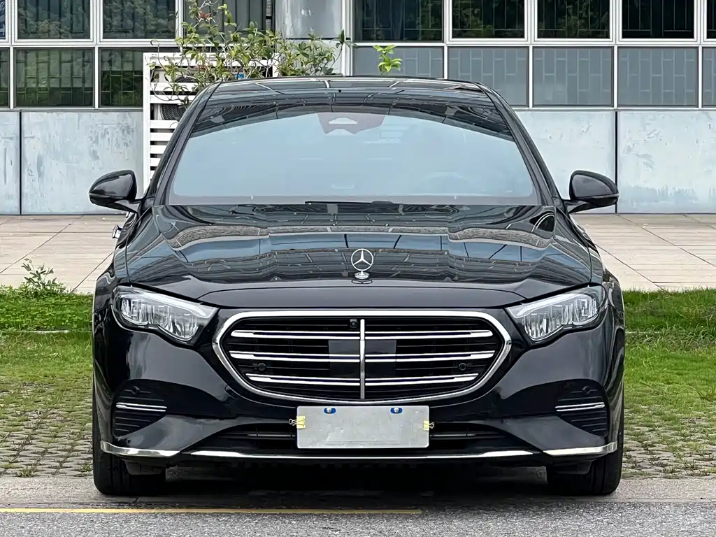 Mercedes-Benz E-Class 2025 — фото 2