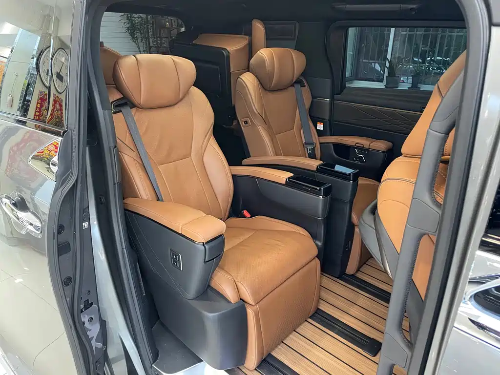 Toyota Vellfire 2024 — фото 13