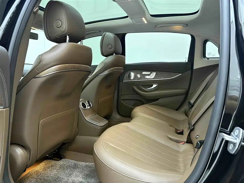 Mercedes-Benz E-Class 2023 — фото 19