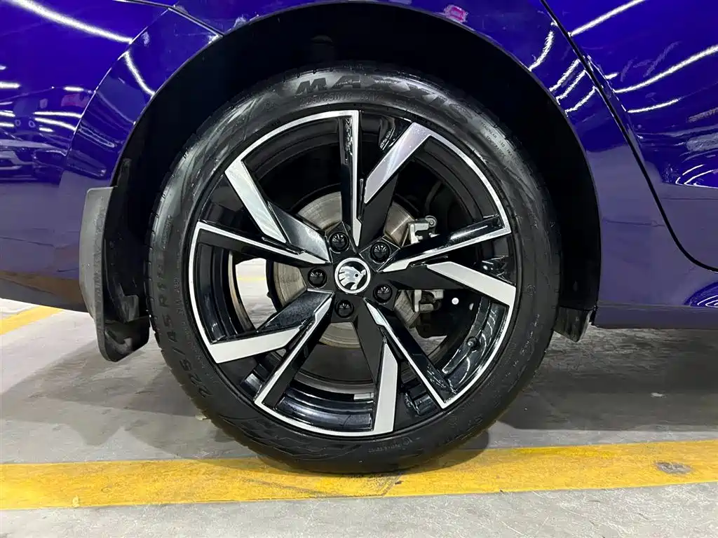 Skoda Octavia 2021 — фото 17