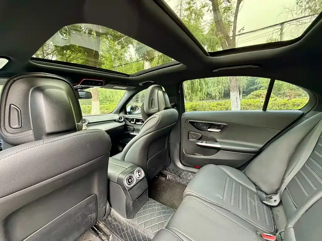 Mercedes-Benz C-Class 2023 — фото 7