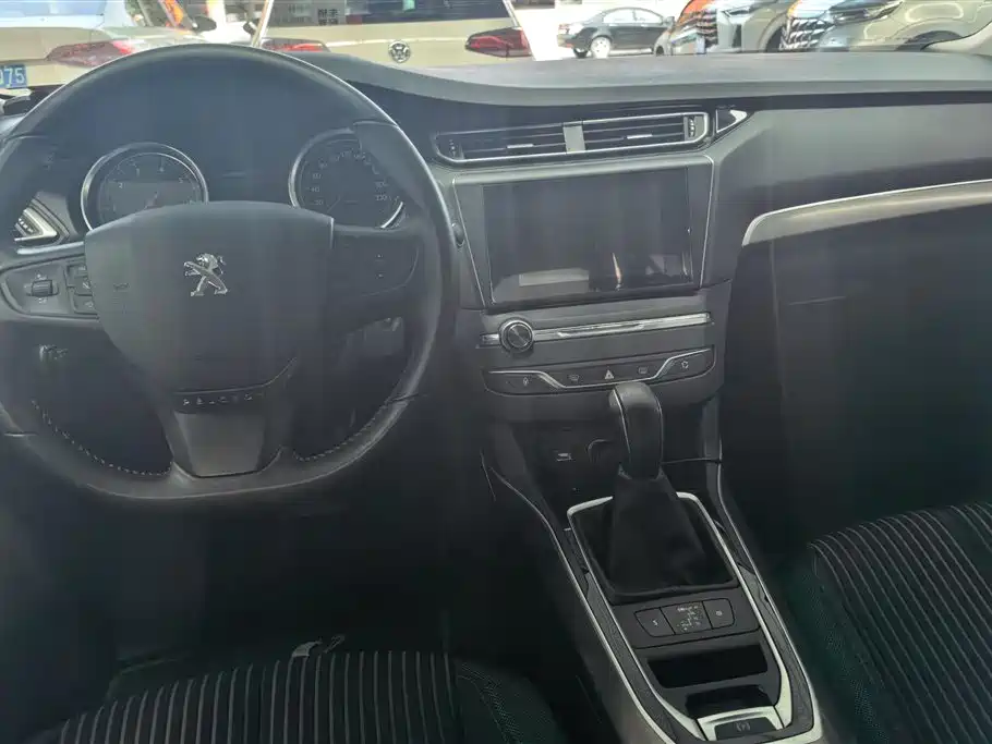 Peugeot 408 2017 — фото 12