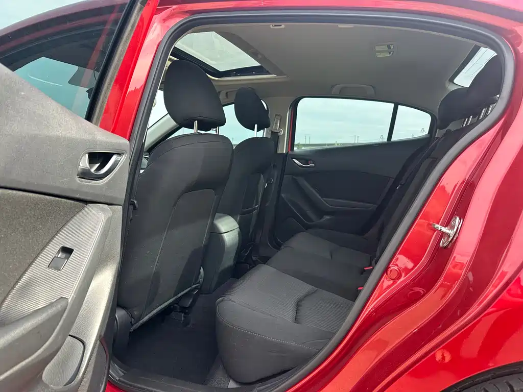 Mazda 3 Axela 2015 — фото 10