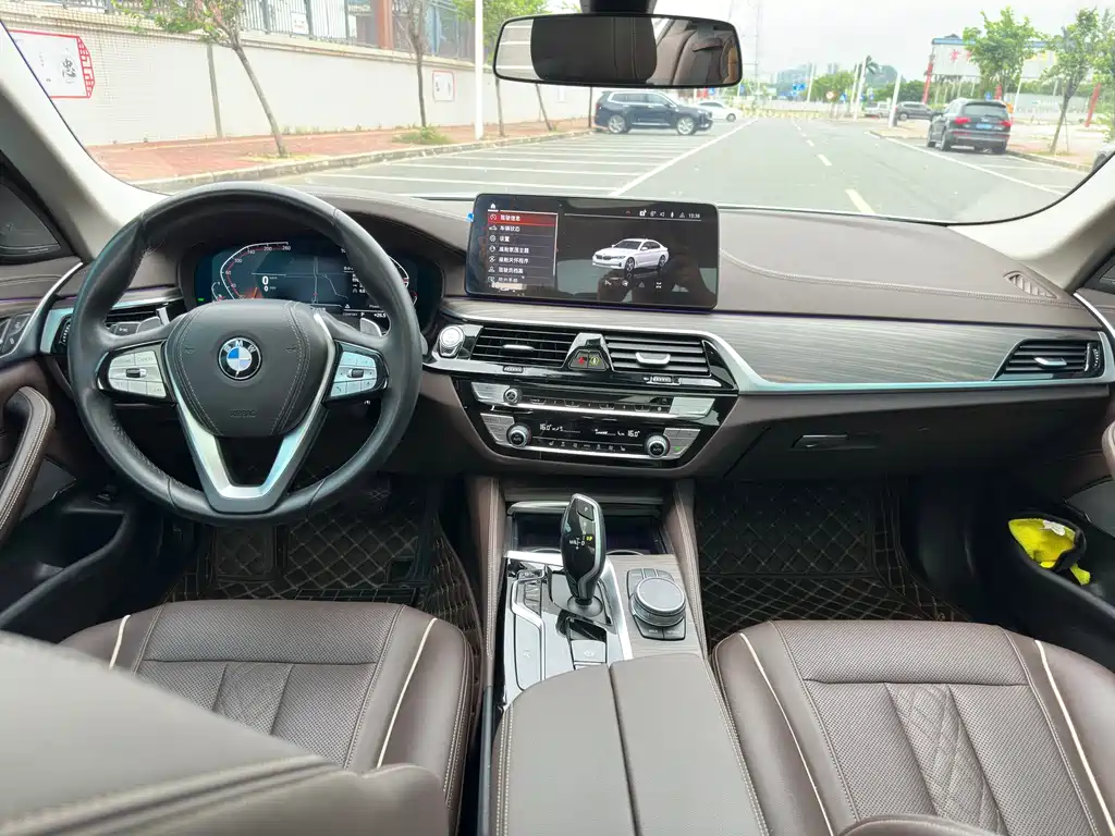 BMW 5 Series 2023 — фото 10