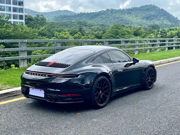 Porsche 911 2023